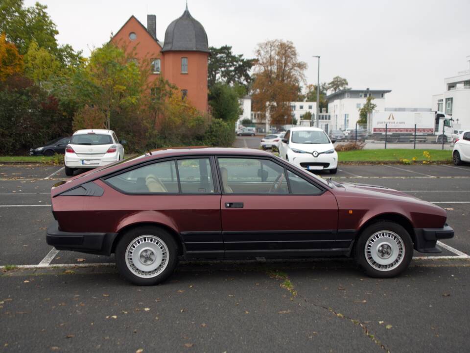 Immagine 3/30 di Alfa Romeo GTV 6 2.5 (1985)