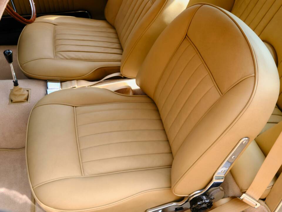 Image 12/15 of Aston Martin DB 5 (1964)