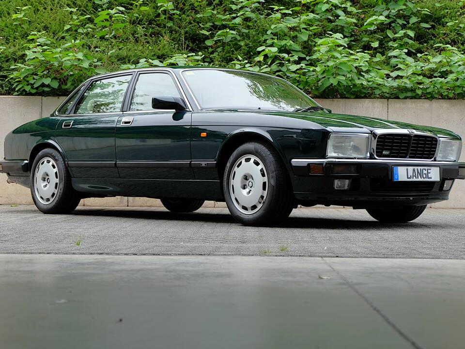 Image 3/77 de Jaguar XJ 40 (XJ-R) (1993)