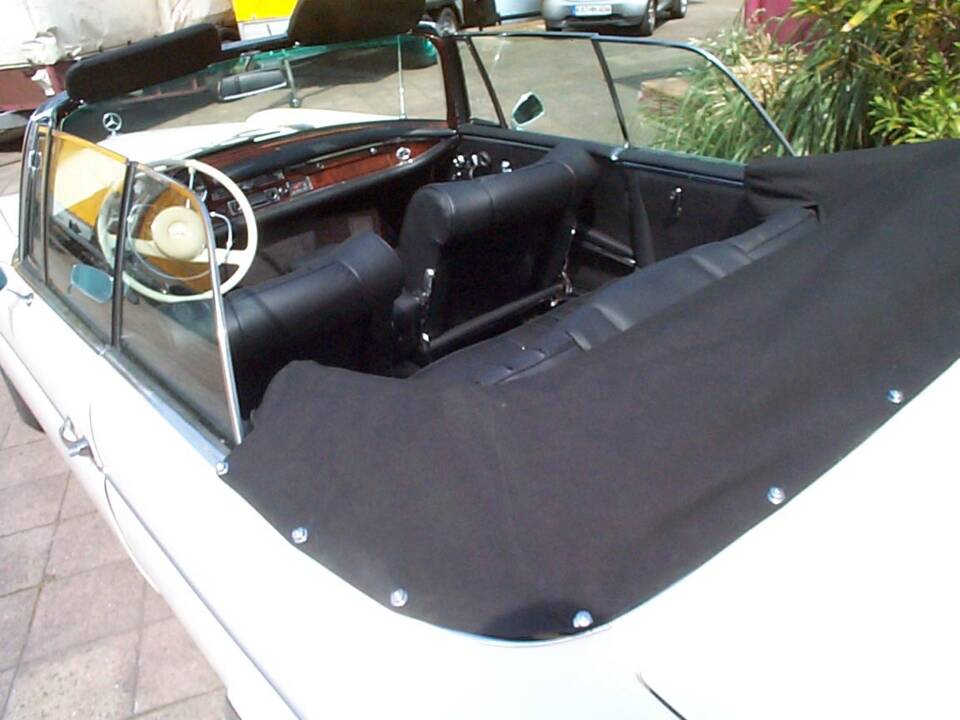 Image 3/5 of Mercedes-Benz 300 SE (1965)