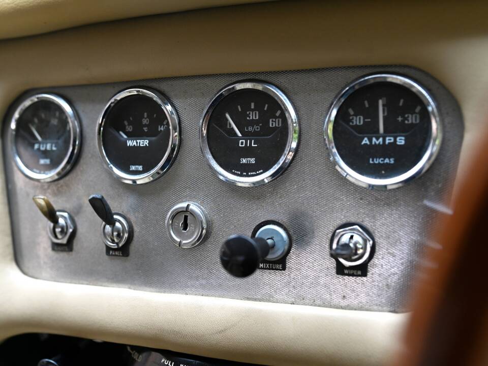 Image 7/20 of Daimler SP 250 (1962)