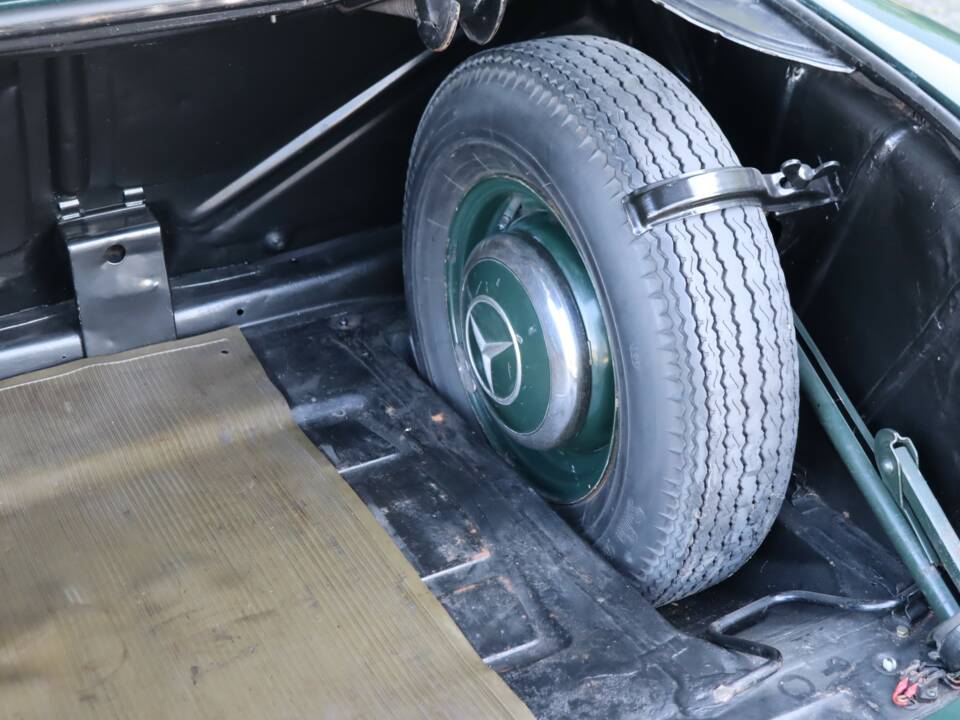 Image 35/50 of Mercedes-Benz 180 D (1958)