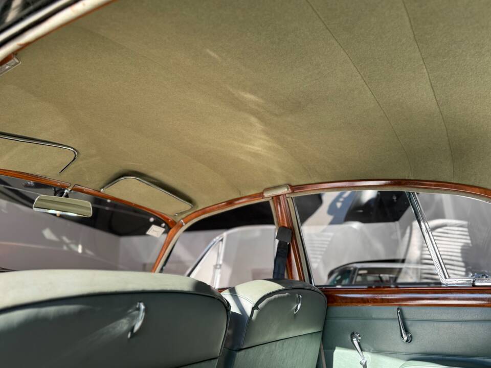 Bild 17/29 von Jaguar Mk II 3.4 (1962)