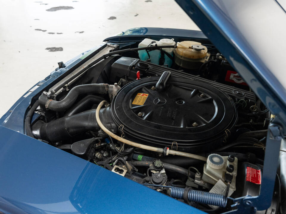 Image 37/40 of Mercedes-Benz 300 SL (1987)