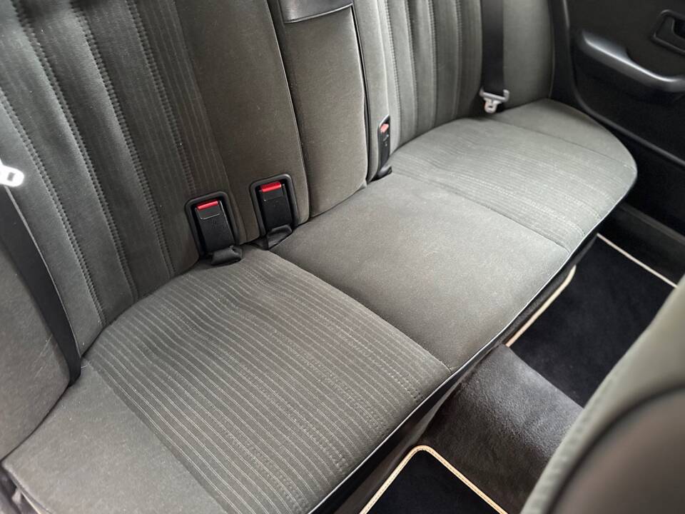 Bild 25/47 von BMW 528i (1986)