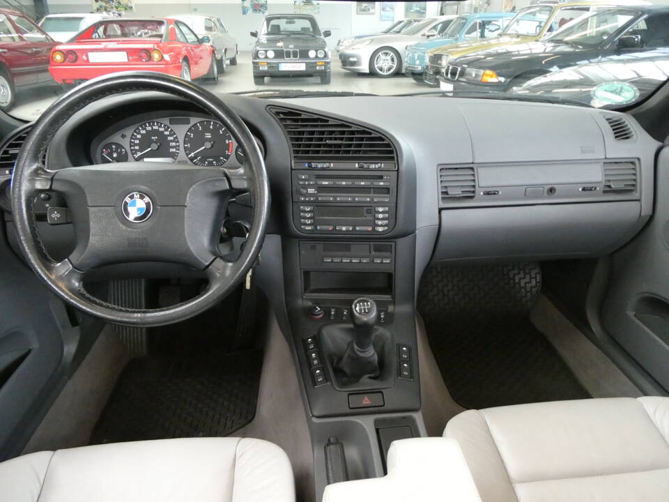 Image 35/36 of BMW 318i (1997)