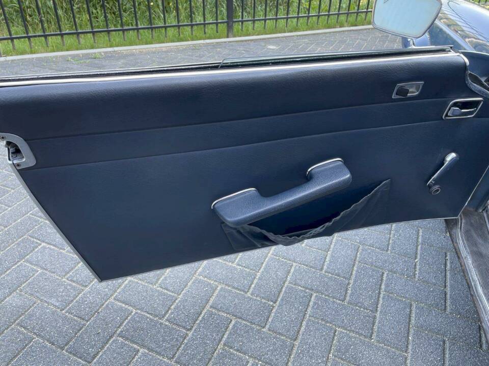 Image 22/36 of Mercedes-Benz 280 SL (1971)