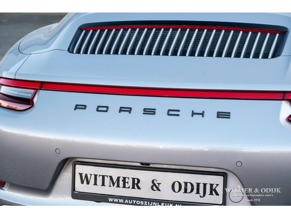Image 24/38 of Porsche 911 Carrera GTS (2017)