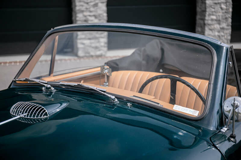 Image 44/50 of Aston Martin DB 2&#x2F;4 Mk I DHC (1954)