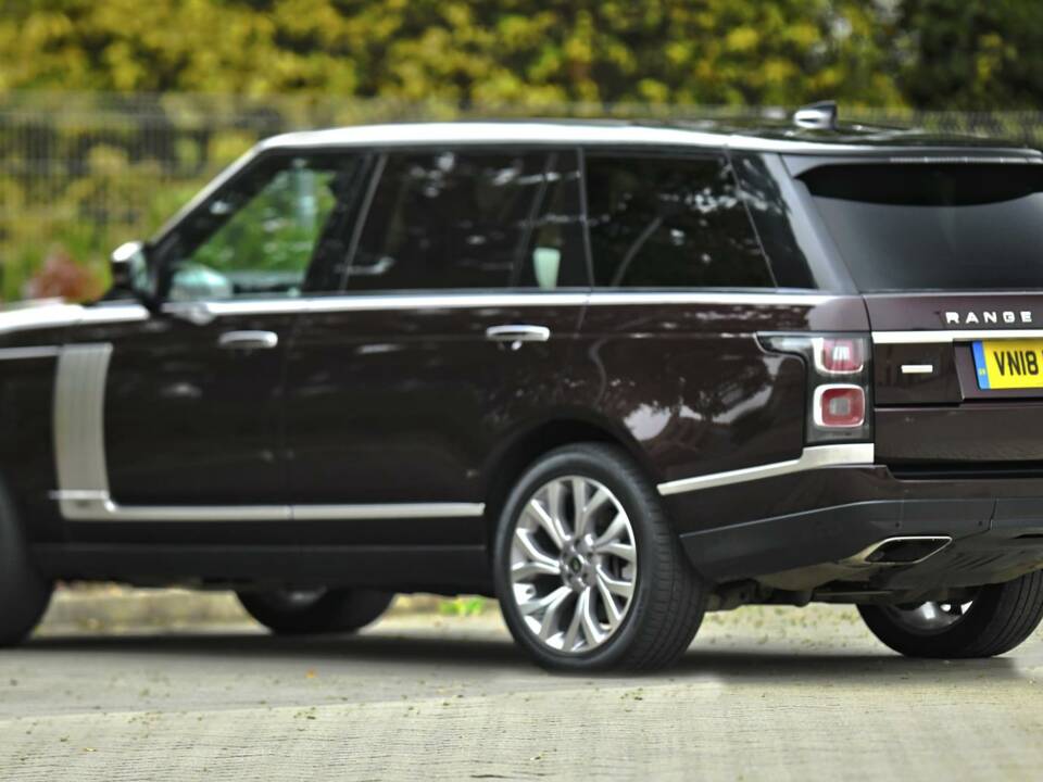 Image 18/50 of Land Rover Range Rover V8 SV Autobiography (2018)