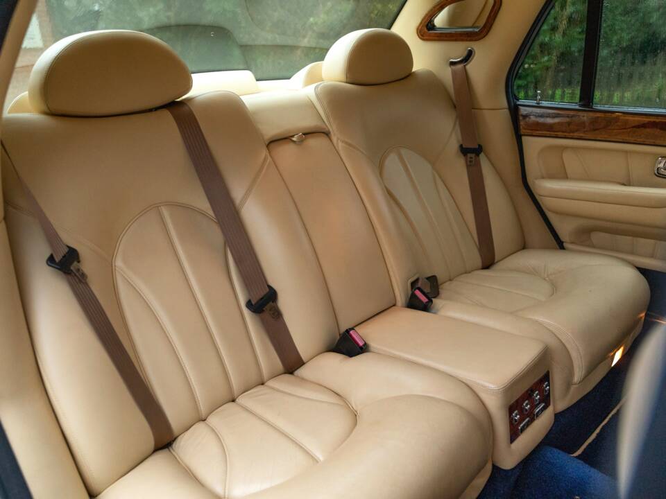 Image 31/45 of Rolls-Royce Silver Seraph (2000)