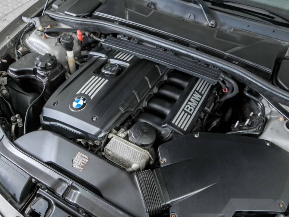 Immagine 42/50 di BMW 125i (2011)