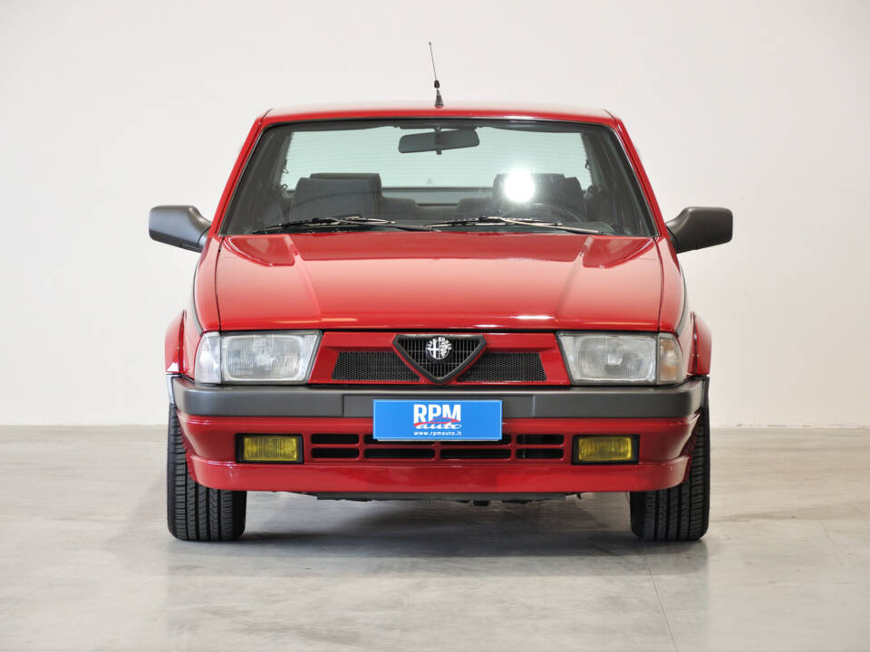 Afbeelding 5/39 van Alfa Romeo 75 2.0 Twin Spark (1990)