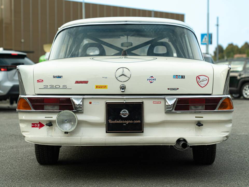 Imagen 3/50 de Mercedes-Benz 220 S b (1967)