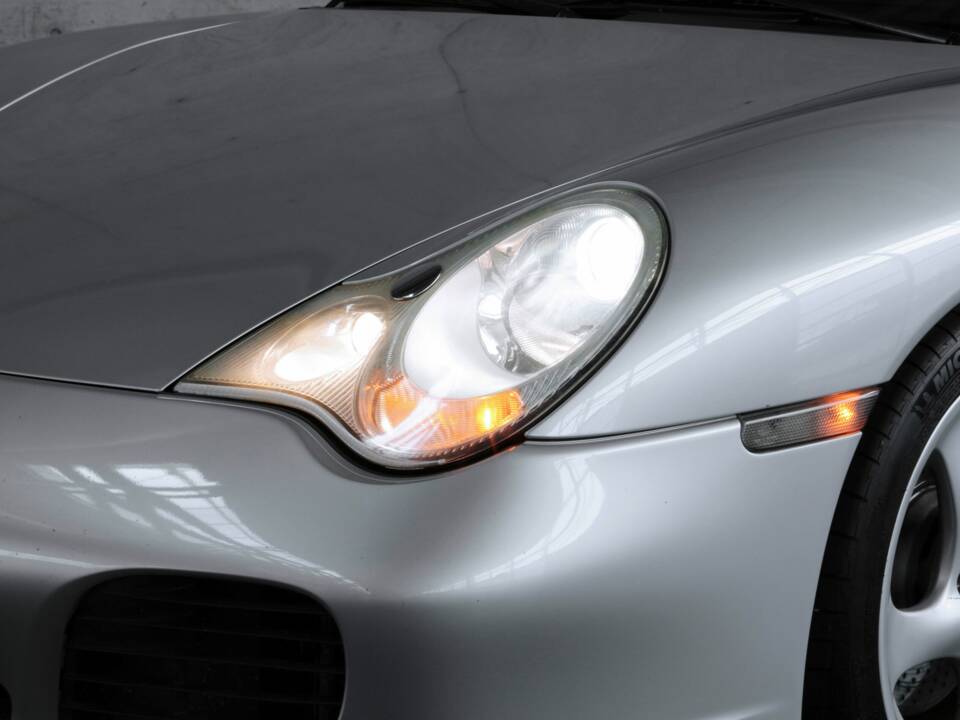 Image 16/50 of Porsche 911 Carrera 4S (2004)