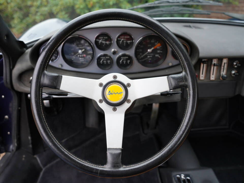 Image 13/50 de Ferrari Dino 246 GT (1972)