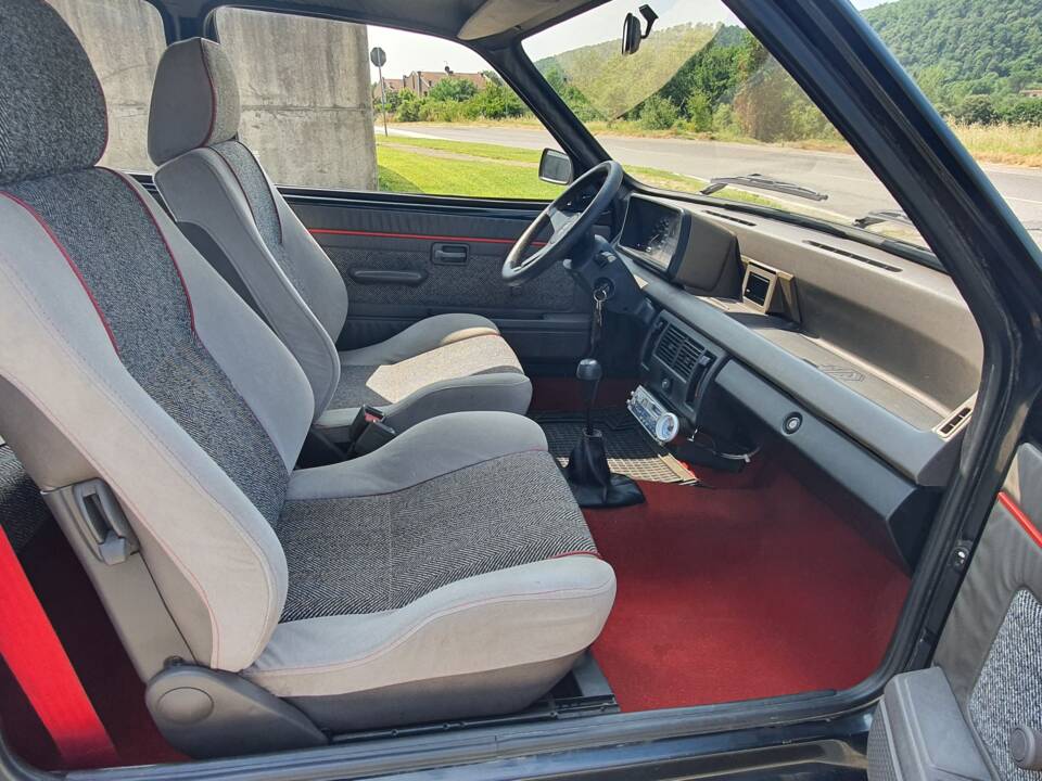 Image 18/34 de MG Metro Turbo (1984)