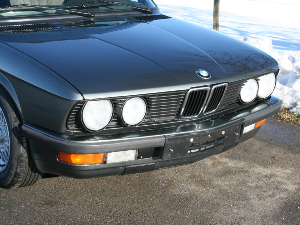 Image 4/65 of BMW 520i (1987)