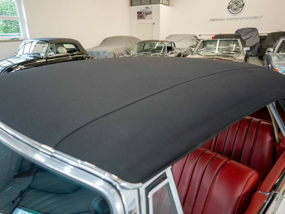 Image 32/37 of Mercedes-Benz 250 SE (1966)