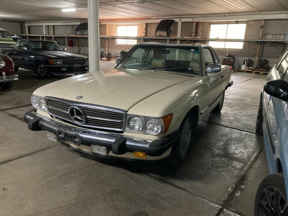 Image 14/26 of Mercedes-Benz 560 SL (1987)