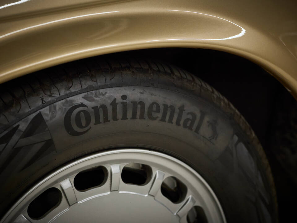 Image 31/99 of Mercedes-Benz 300 SL (1987)