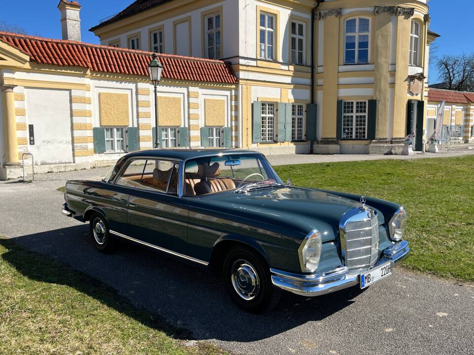 Imagen 3/65 de Mercedes-Benz 220 SE b (1961)