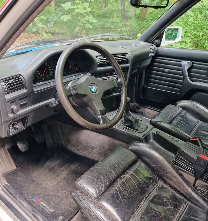 Image 19/70 of BMW M3 (1990)