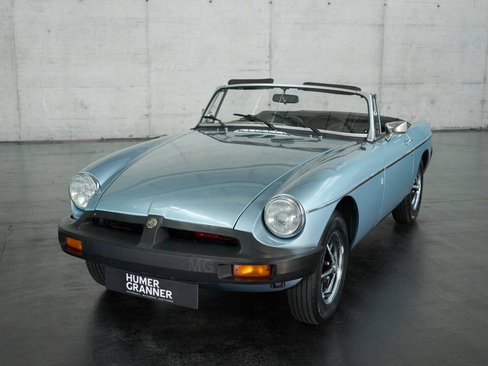 Image 5/50 of MG MGB (1976)
