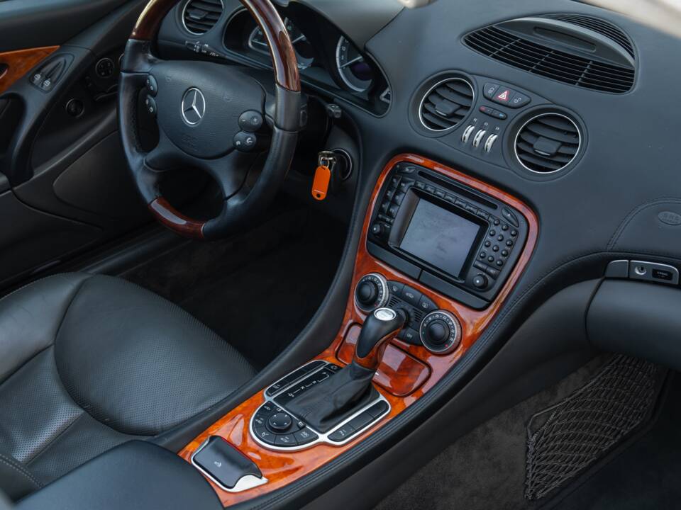 Image 43/86 de Mercedes-Benz SL 500 (2002)
