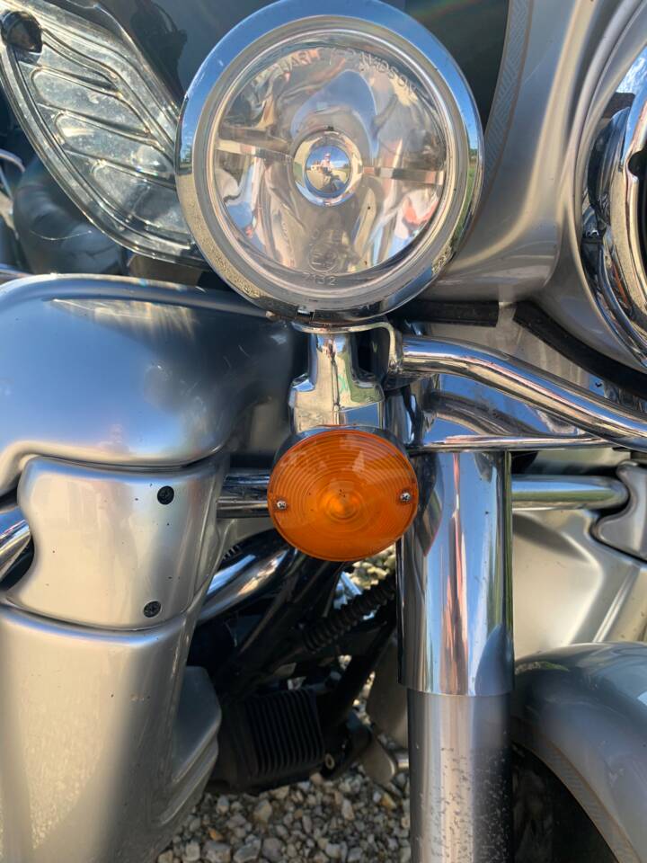 Immagine 24/39 di Harley-Davidson FLHTCU-SE Ultra Classic Electra Glide (2003)