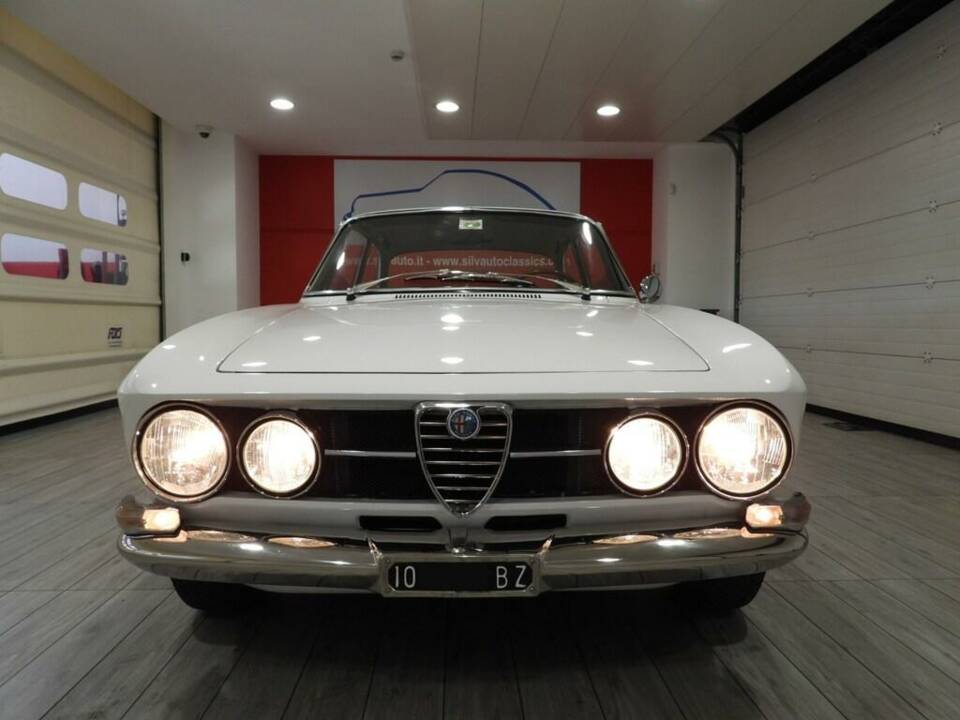 Image 13/15 of Alfa Romeo 1750 GT Veloce (1968)