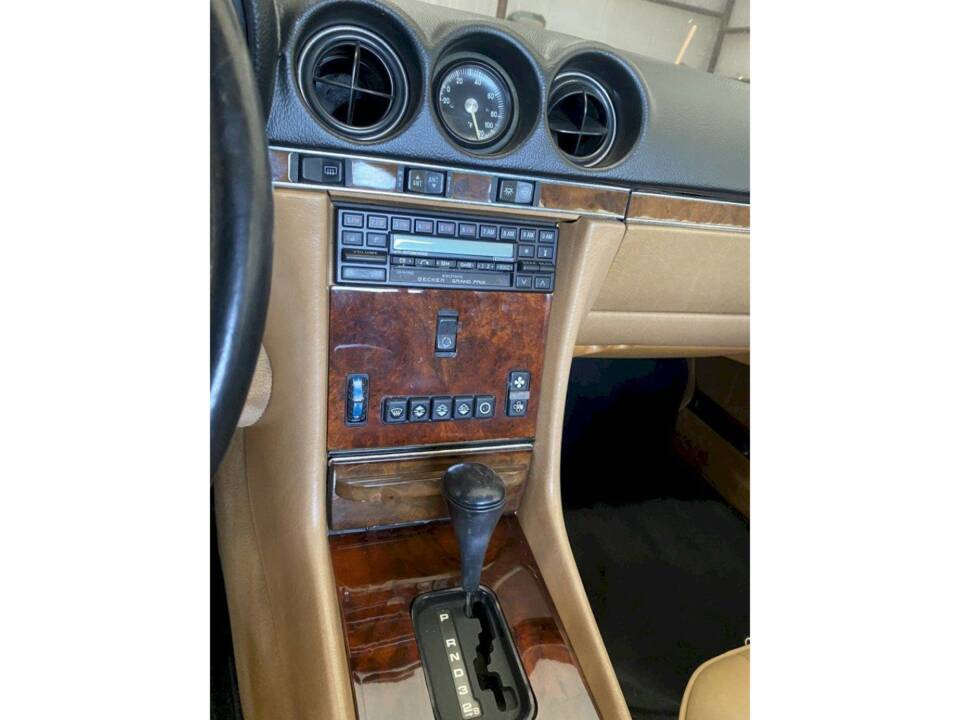 Image 21/36 of Mercedes-Benz 560 SL (1988)