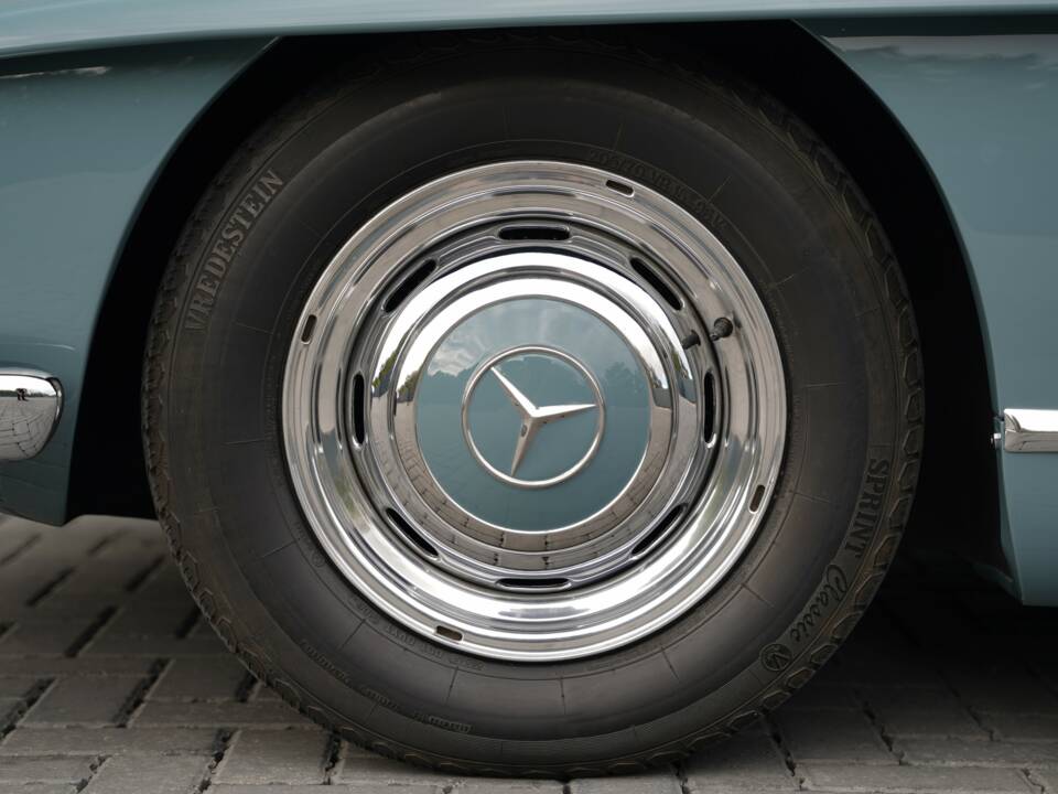 Image 36/43 of Mercedes-Benz 300 SL Roadster (1960)