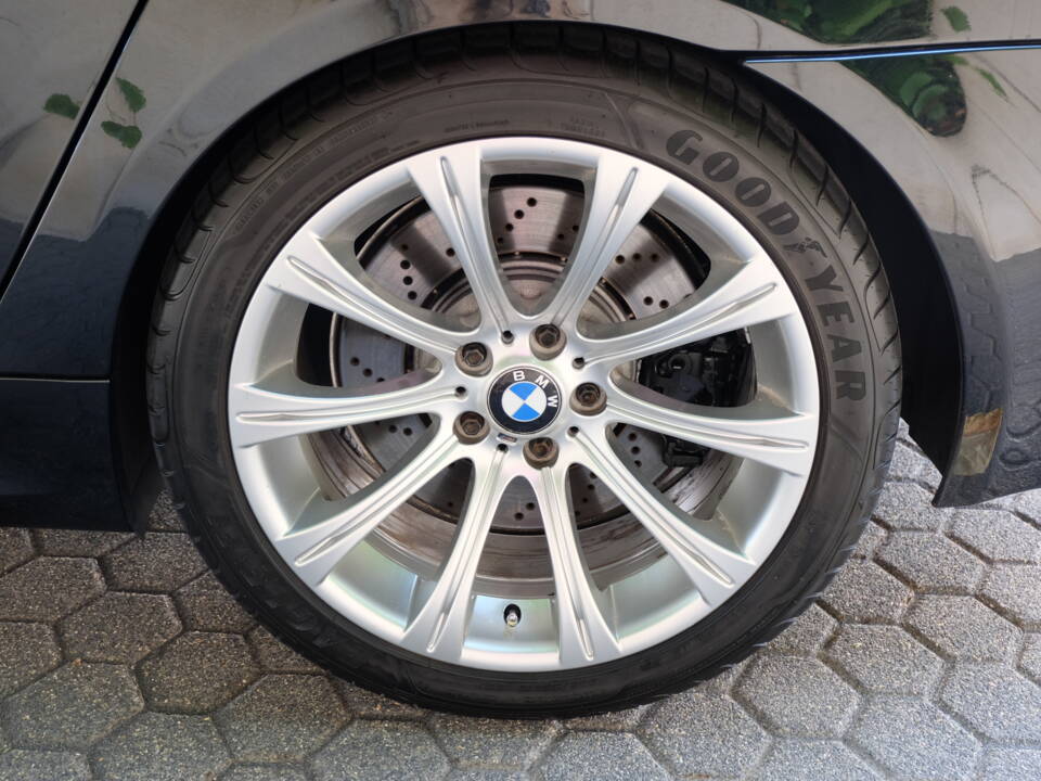 Image 22/51 of BMW M5 (2007)