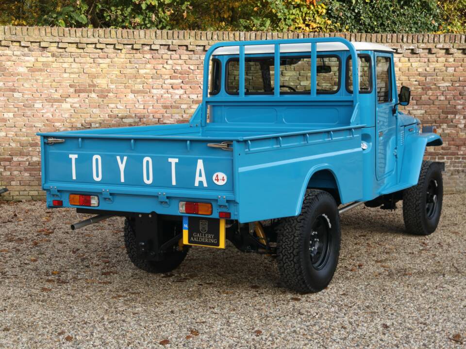 Bild 2/50 von Toyota Land Cruiser BJ 45 (1982)
