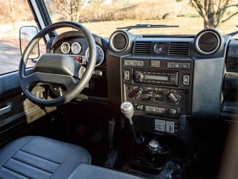 Image 19/49 of Land Rover Defender 90 (1994)