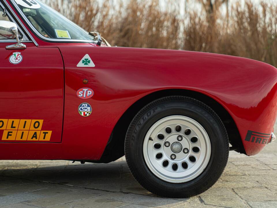 Image 32/50 of Alfa Romeo 2000 GT Veloce (1973)