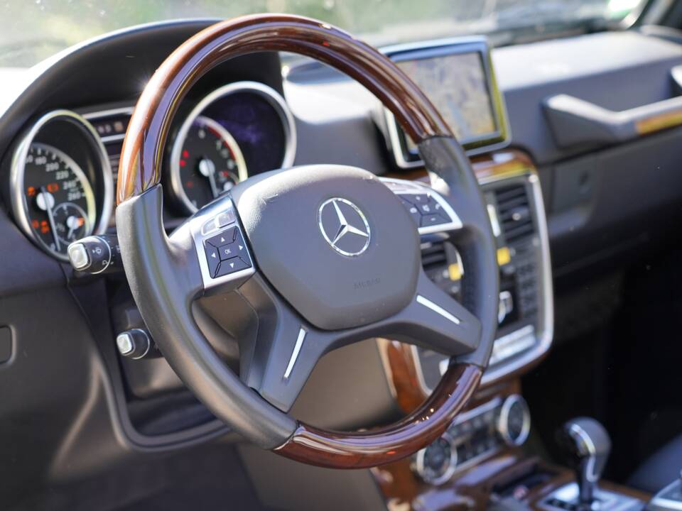 Image 2/15 of Mercedes-Benz G 500 (SWB) (2013)