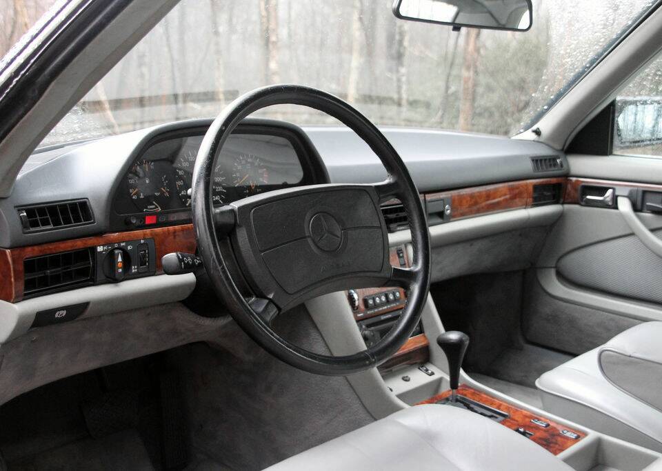 Image 2/8 of Mercedes-Benz 500 SEC (1986)