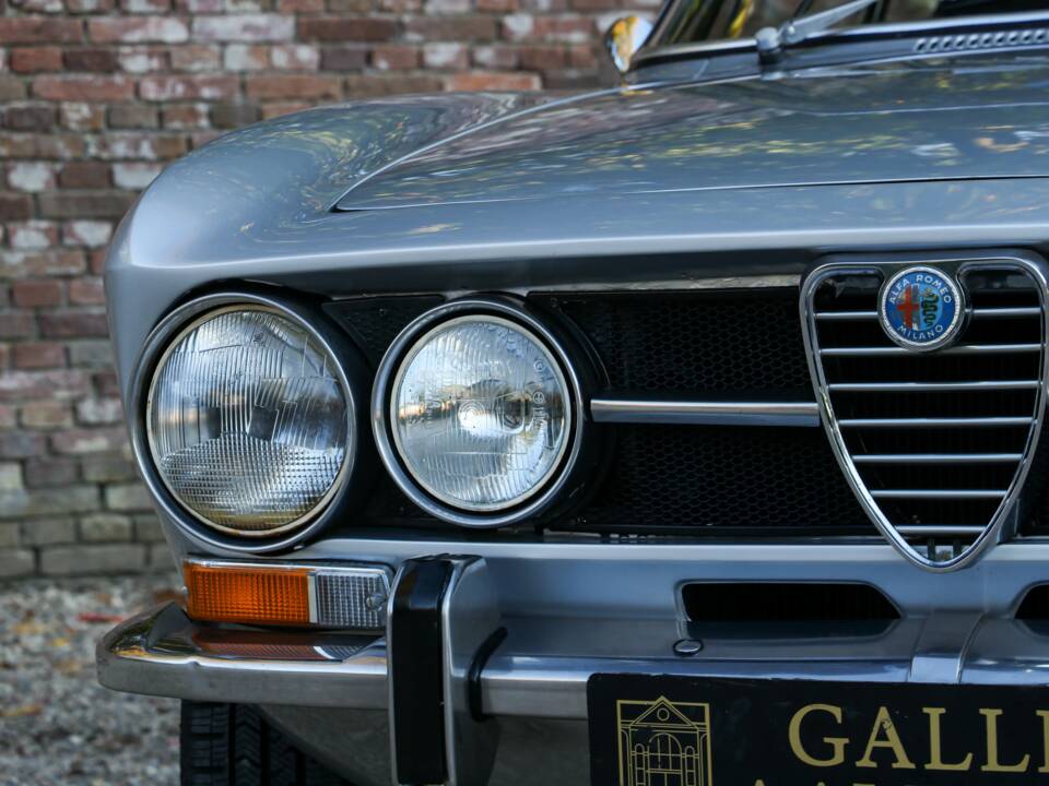 Image 36/50 of Alfa Romeo 1750 GT Veloce (1970)