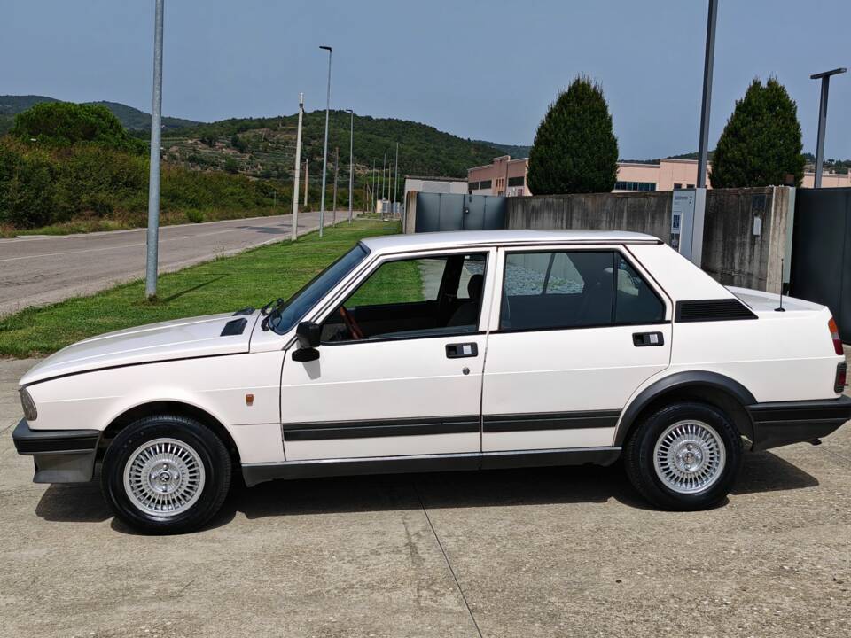 Bild 8/34 von Alfa Romeo Giulietta 1.6 (1983)