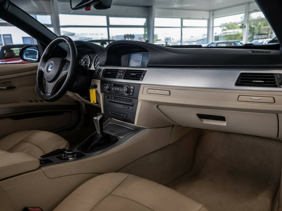 Image 5/31 of BMW 320i (2008)