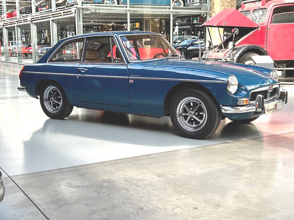 Image 1/21 of MG MGB GT (1973)