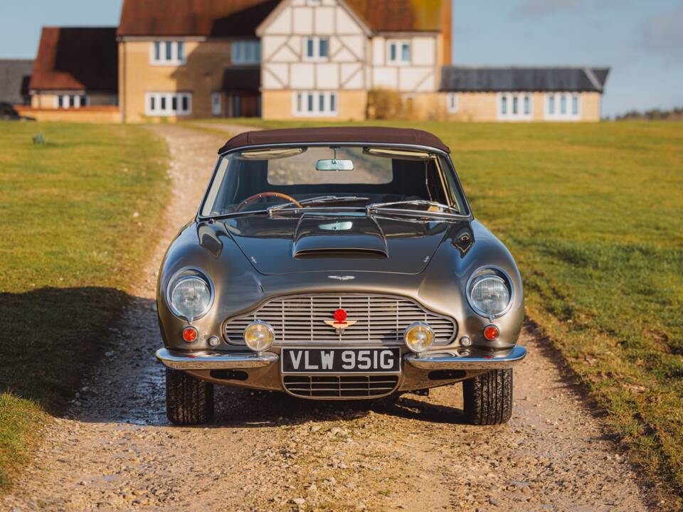 Image 8/99 of Aston Martin DB 6 Volante (1968)