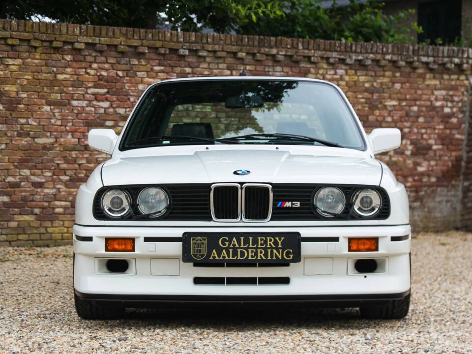 Image 14/50 of BMW M3 (1990)