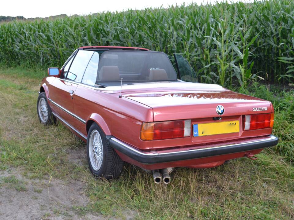 Image 2/13 de BMW 325i (1986)