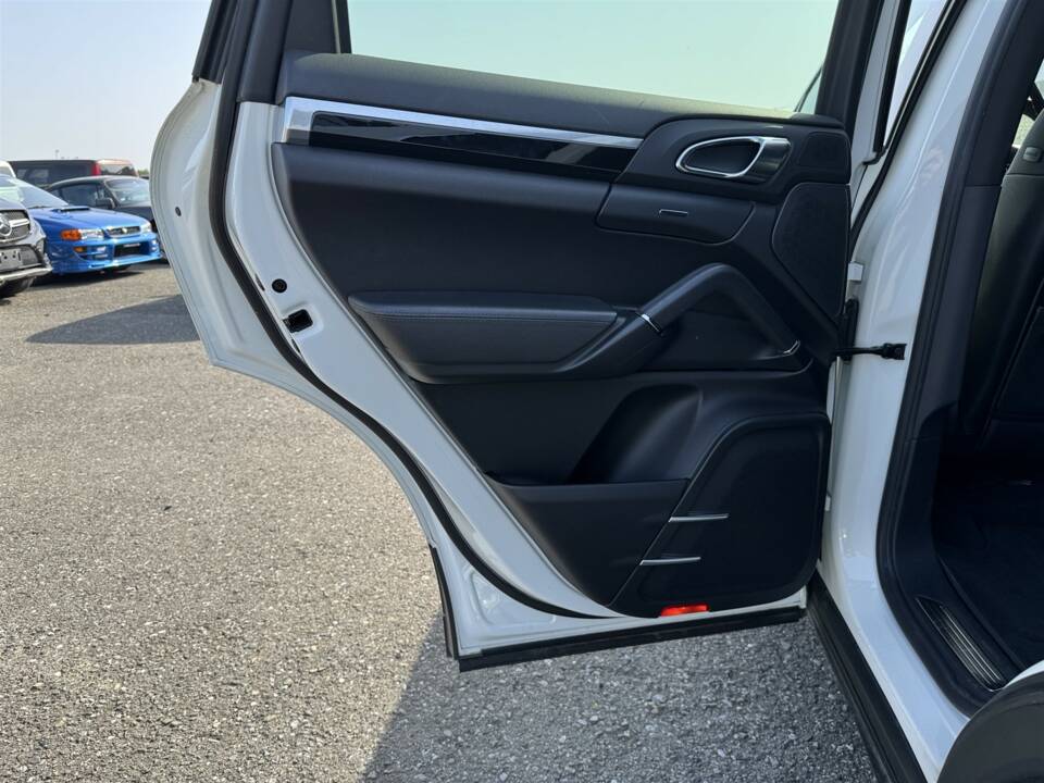 Bild 32/61 von Porsche Cayenne S (2010)