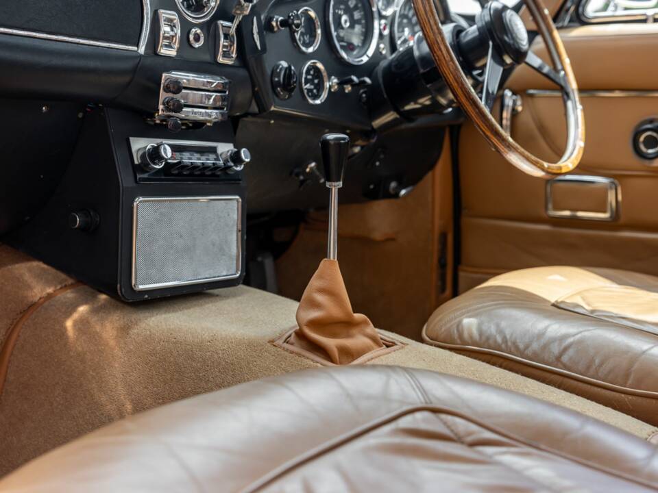 Bild 37/50 von Aston Martin DB 6 Vantage (1969)