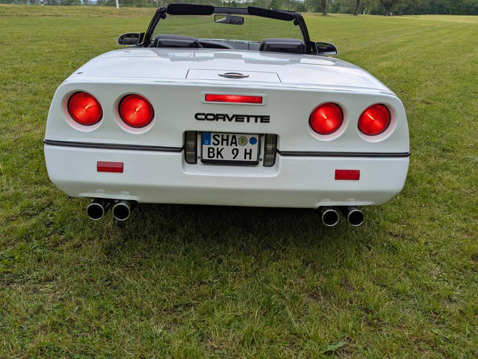 Bild 23/35 von Chevrolet Corvette Convertible (1990)