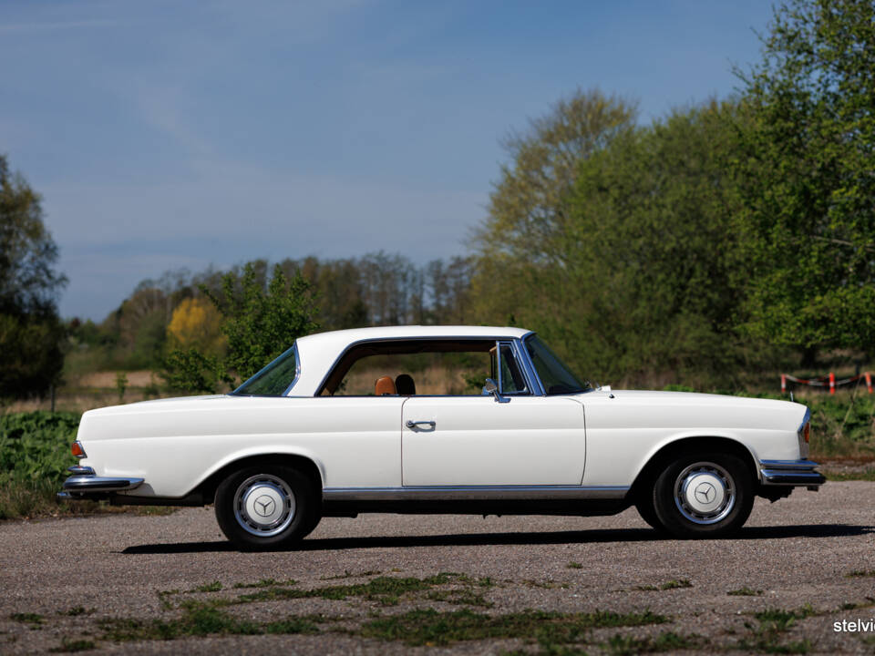 Image 15/38 of Mercedes-Benz 280 SE 3,5 (1970)
